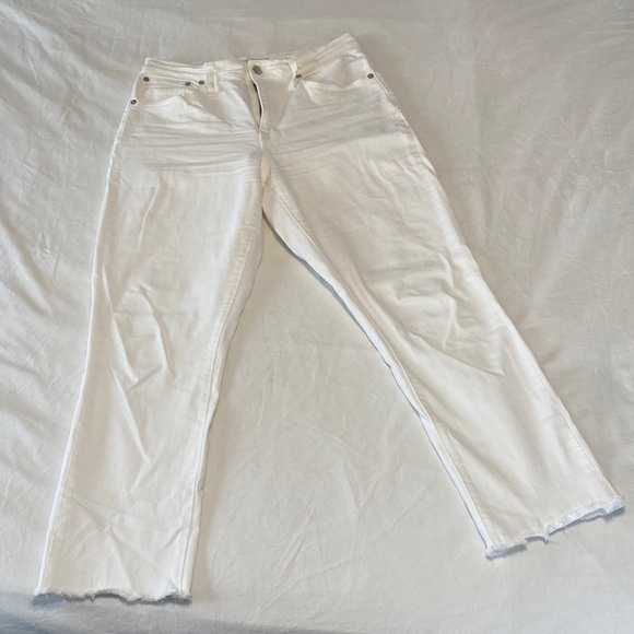 The High-Rise Slim Boyjean in Tile White - Picture 4 of 9
